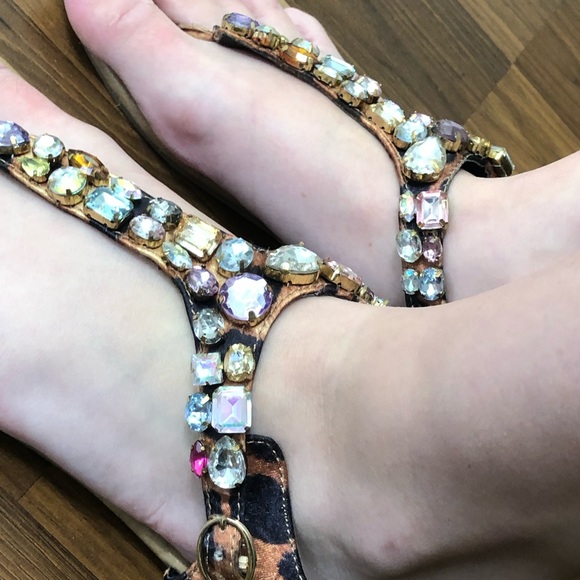 7.5 cheetah soda flats/sandals - Picture 5 of 9